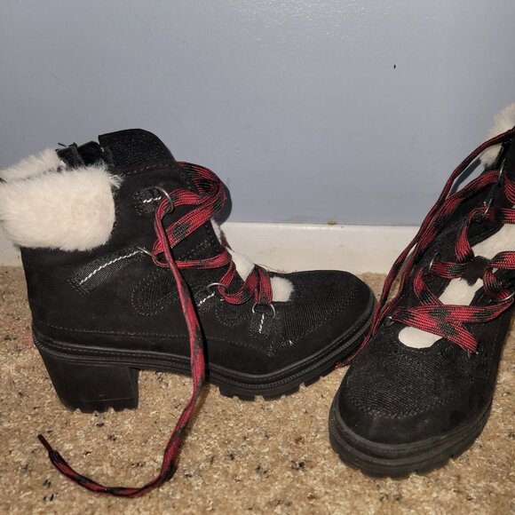 Botas - Picture 2 of 3